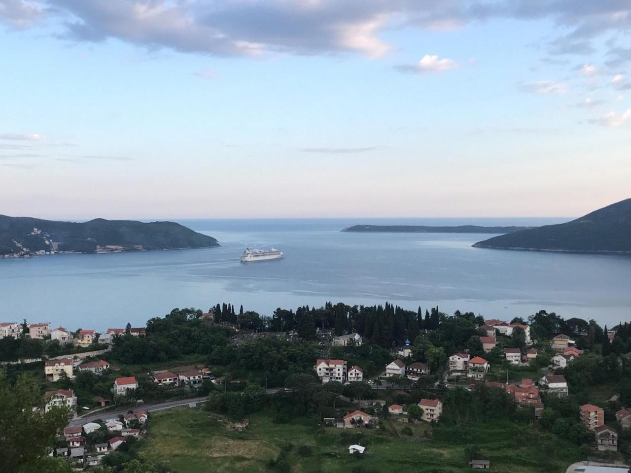 Magnificent Views Apartment Herceg Novi Værelse billede